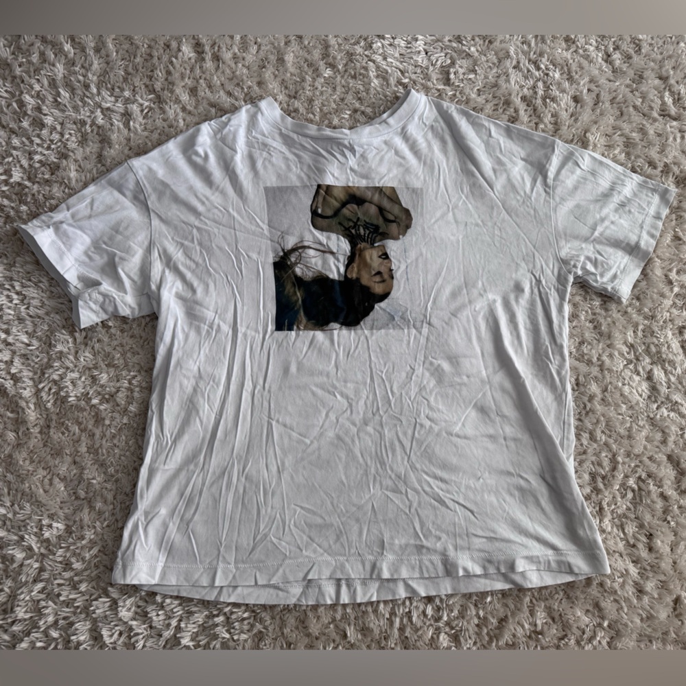 Ariana Grande Tshirt